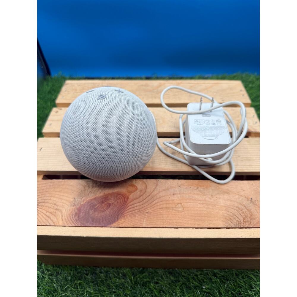 Amazon Echo Dot (4th Generation) - Glacier White - Tested and Working
